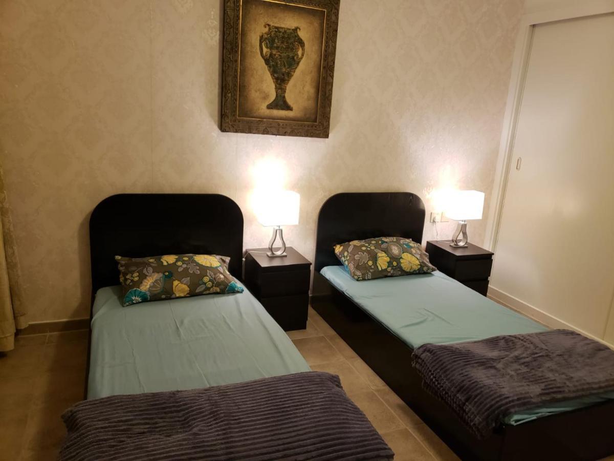 Travelers Backpackers Hostel Dubai Exterior foto